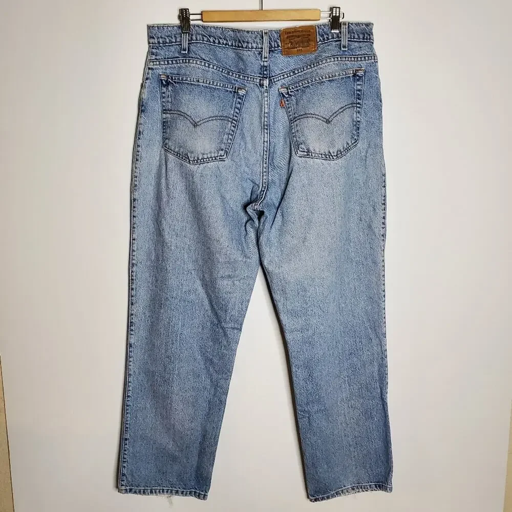 Levi's Light wash denim relaxed fit 540 Jeans Size 40x32 vintage